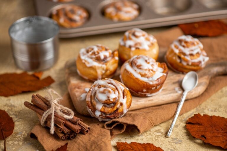NewMoney: Ουρές και business στην Αθήνα για τα νοστιμότερα Cinnamon rolls